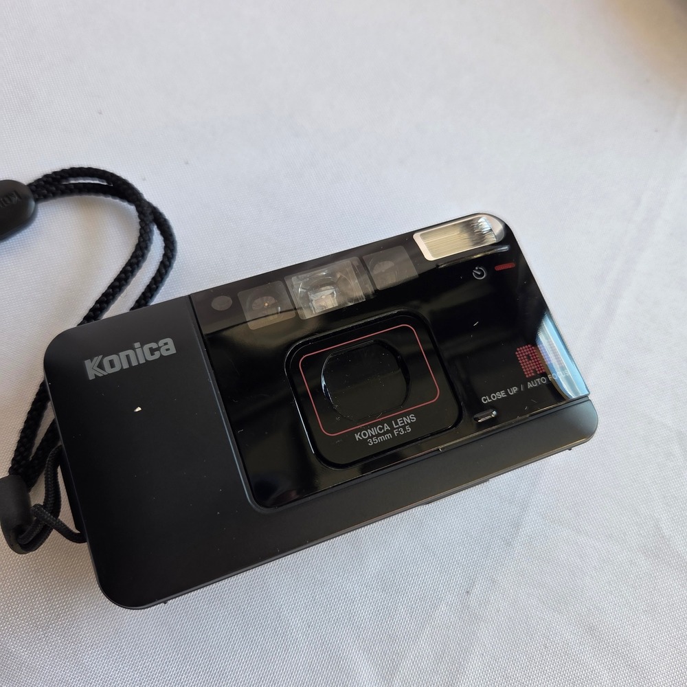 Konica A4 35mm Point and Shoot Film Camera Black 35mm f3.5 Lens w/ Case Untested